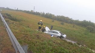 Las fuertes lluvias causaron accidentes en la Autovía 14