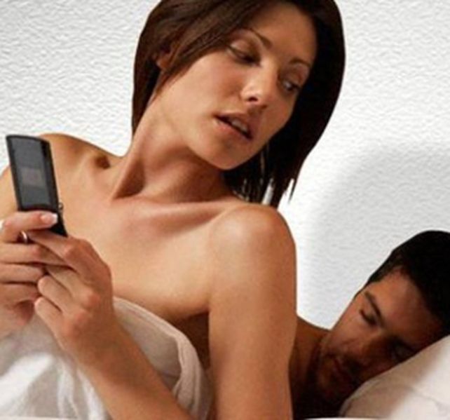 Las redes sociales son espacios de comunicación en los que se arman y desarman parejas.