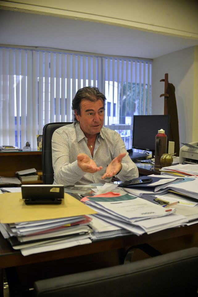 Castrillón recibió a UNO de camisa