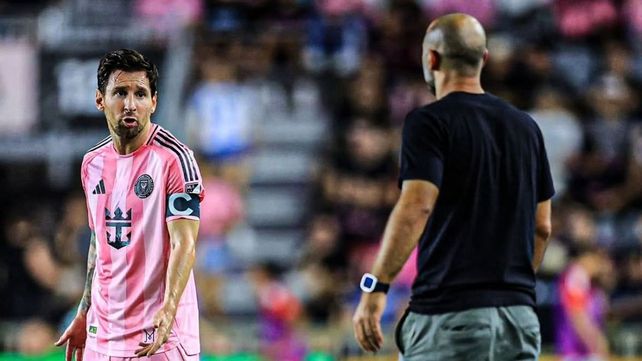 Lionel Messi y Javier Mascherano mantienen un diálogo en pleno partido y en un momento en que Inter Miami la pasaba mal.