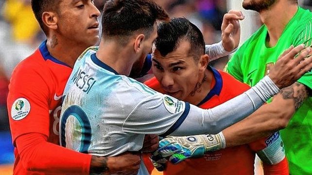 Gary Medel no descartó la chance de que Chile y Argentina jueguen en Calama.