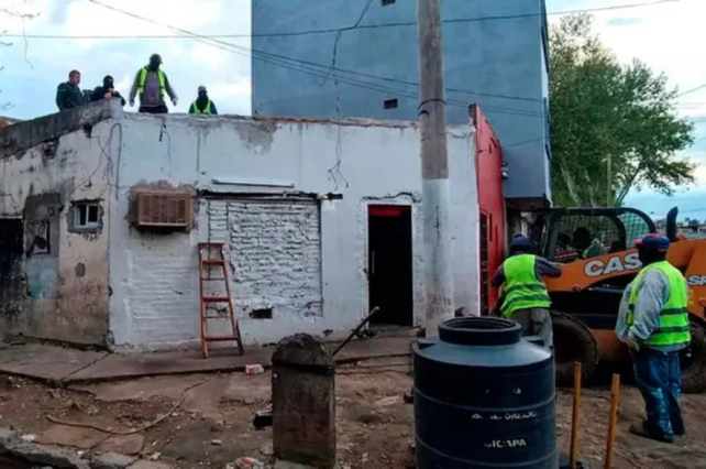 Momento en que derriban un búnker en la zona de La Cerámica