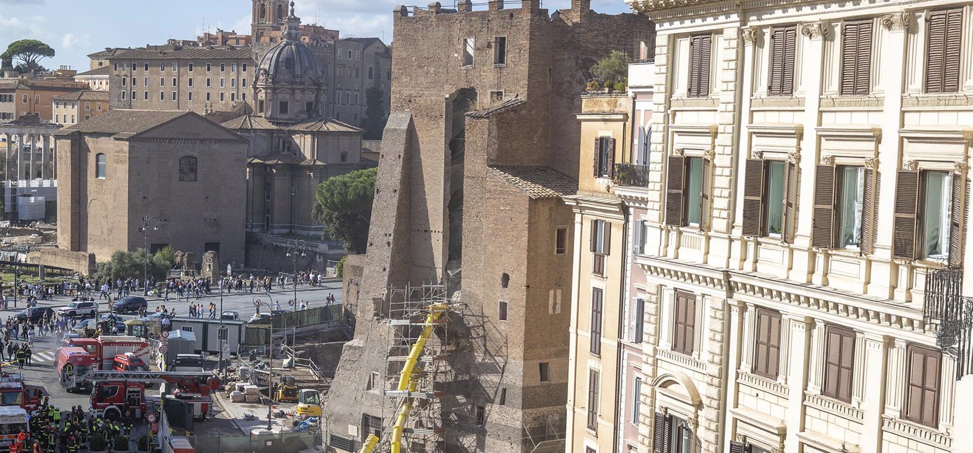 Vista de la torre medieval cercana al Foro Romano, que se derrumbó parcialmente durante las obras de renovación, en Roma, lunes 3 de noviembre de 2025. (Francesco Benvenuti/LaPresse vía AP) Vista de la torre medieval cercana al Foro Romano, que se derrumbó parcialmente durante las obras de renovación, en Roma, lunes 3 de noviembre de 2025. (Francesco Benvenuti/LaPresse vía AP)