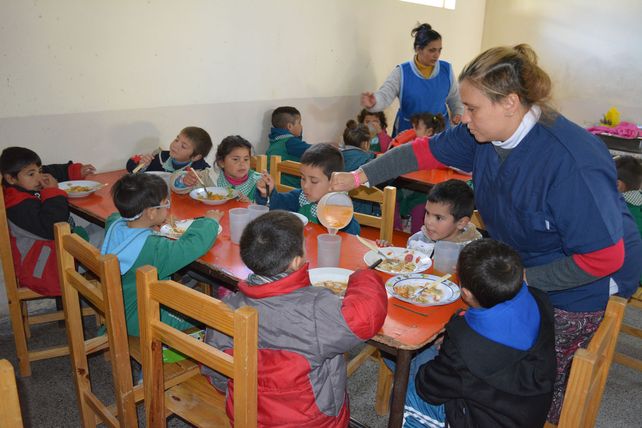 En mayo entregaron 89.000 raciones con nutrientes necesarios para esta época invernal. Foto prensa Gobernación.&nbsp;