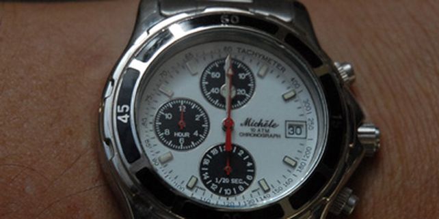 Hoy a la medianoche hay que atrasar los relojes una hora