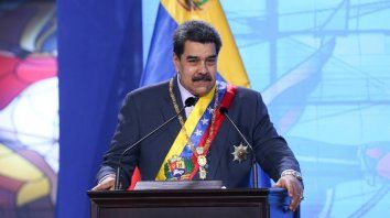Maduro presentó las goticas milagrosas que neutralizan al 100% al coronavirus Maduro presentó las goticas milagrosas que neutralizan al 100% al coronavirus
