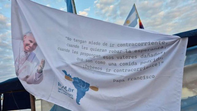 Remada en defensa del río Paraná: la travesía llega a la capital entrerriana