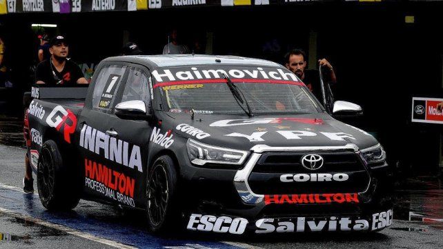 El actual campeón de la categoría de camionetas busca quedarse con la primera parte del torneo.