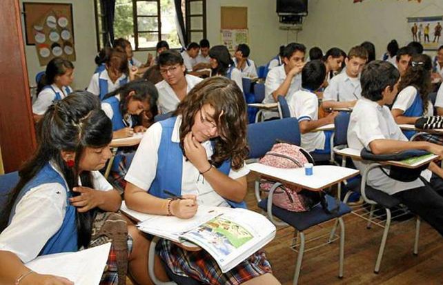 En Francia proponen una pedagogía de entrenamiento diario y la repetición para consolidar el conocimiento más simple antes de desarrollar los más complejos.