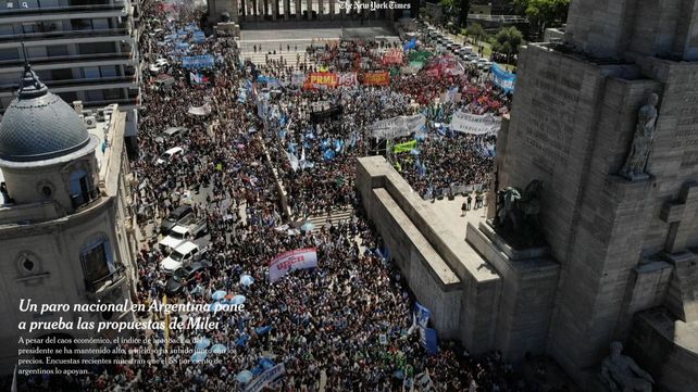 La nota del New York Times que dio cuenta de la protesta de la CGT fue ilustrada con una foto del Monumento a la Bandera.&nbsp; 