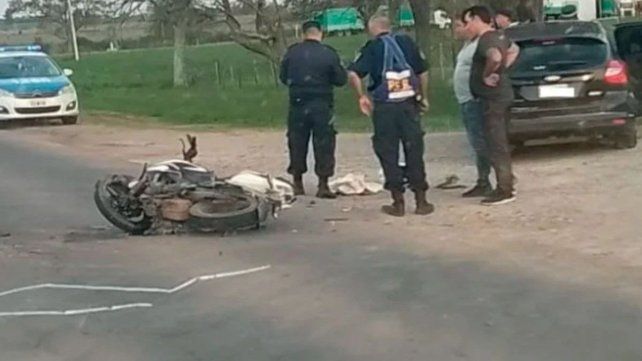 Dos personas fueron hospitalizadas al chocar una moto y un auto sobre ...
