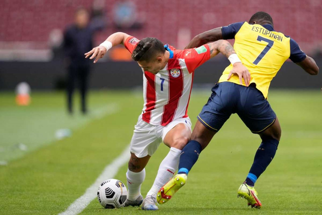 Ecuador visita a Paraguay y con un empate estará en Qatar