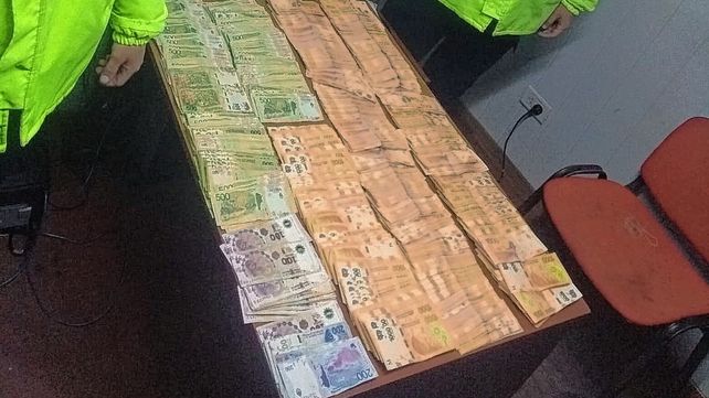 Lavado de dinero: iban en el auto en la ruta con $5.000.000