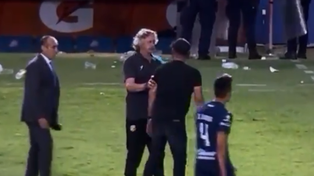 Videos: Scoponi se comió una cachetada y quedó envuelto en otro escándalo