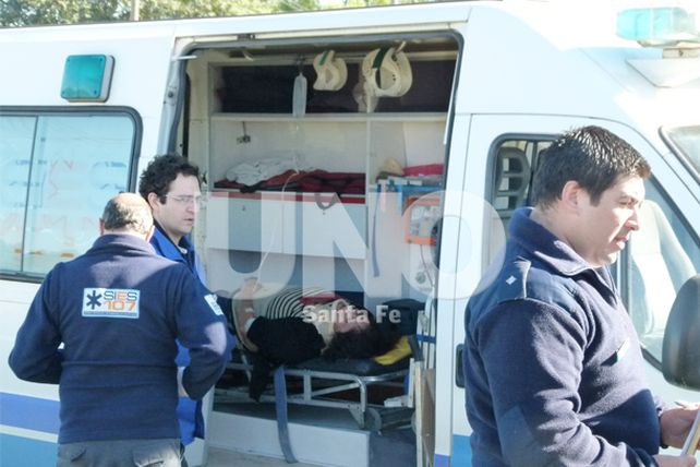 Chocó y tiró abajo una columna de alumbrado público en la ruta 168