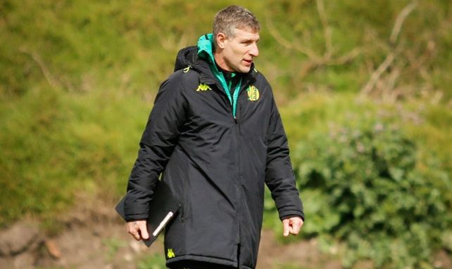 Martín Palermo haría dos cambios y viene con 20 jugadores para enfrentar a Colón.