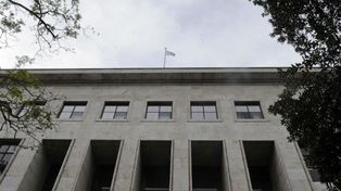 Un matrimonio de hombres obtuvo la adopción de un bebé en los tribunales de Rosario