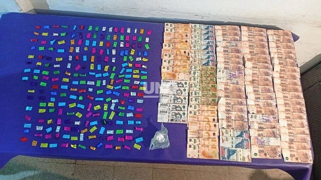 Se secuestró la motocicleta utilizada para la distribución y más de 37.000 pesos en efectivo.