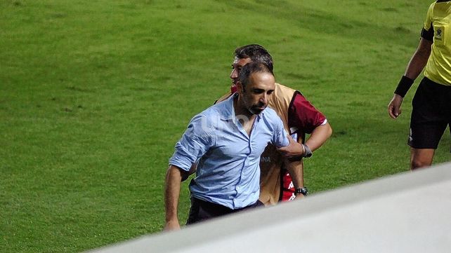 Unión: ¿cortocircuito entre los dirigentes y Azconzábal?