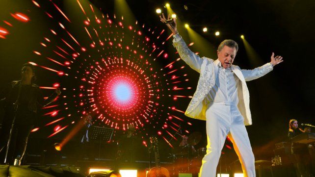 Palito Ortega se despidió de Rosario tras un emotivo show en Metropolitano