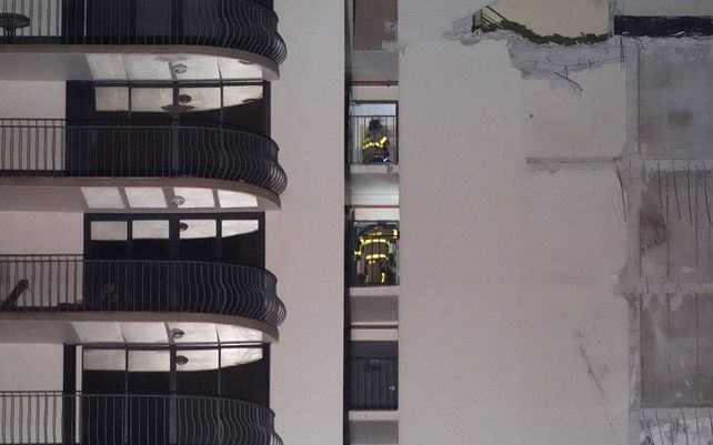 Pánico en Miami por el derrumbe parcial de un edificio de 12 pisos sobre la costa