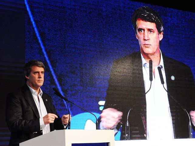 Prat Gay dijo que el gobierno no pueden afrontar el cambio en Ganancias que pide la oposición