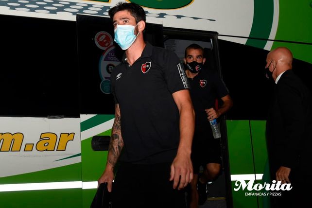 Pablo Pérez y Jerónimo Cacciabue descienden del colectivo tras un traslado sin ningún inconveniente.
