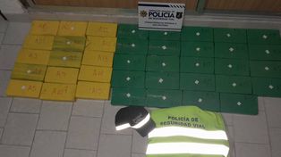 Los más de 41 kilos de cocaina secuestrada que era trasladada en la camioneta