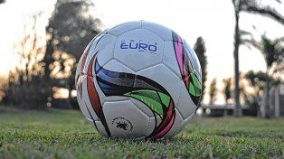 La Liga Santafesina eligió el modelo del balón oficial con el que jugará la temporada 2023.
