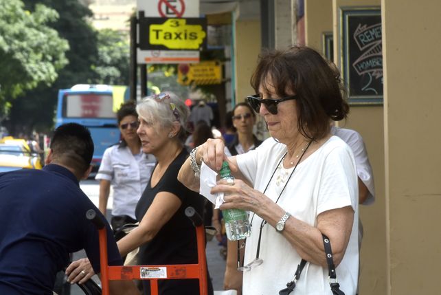 En un día agobiante, rige un alerta por tormentas fuertes