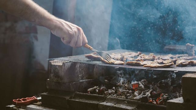 Los secretos de un buen asado, revelados por uno los elegidos como mejores asadores del país