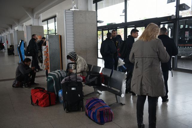 Espera. Los pasajeros aguardaban que se reestableciera el servicio.