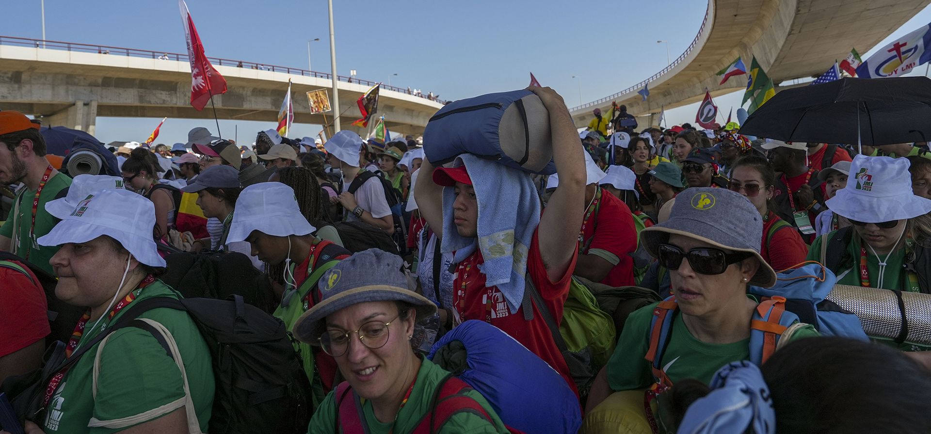 Peregrinos salen del Parque Tejo en Lisboa, donde el Papa Francisco presidió una misa para celebrar la 37ª Jornada Mundial de la Juventud, el domingo 6 de agosto de 2023. Se estima que 1,5 millones de jóvenes llenaron el parque el sábado para la vigilia de la Jornada Mundial de la Juventud del Papa Francisco. (Foto AP/Ana Brígida) Peregrinos salen del Parque Tejo en Lisboa, donde el Papa Francisco presidió una misa para celebrar la 37ª Jornada Mundial de la Juventud, el domingo 6 de agosto de 2023. Se estima que 1,5 millones de jóvenes llenaron el parque el sábado para la vigilia de la Jornada Mundial de la Juventud del Papa Francisco. (Foto AP/Ana Brígida)