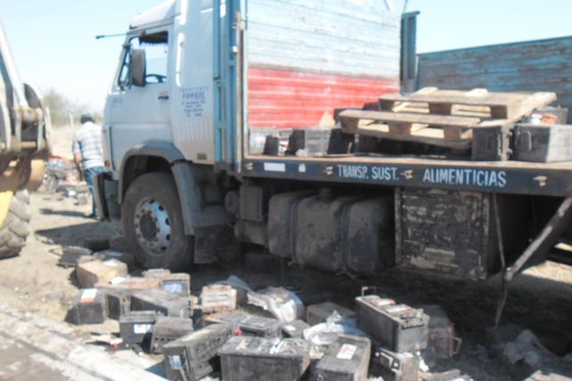 Choque en Recreo: un camionero atropelló un novillo suelto