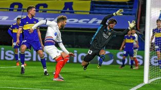 Gino Peruzzi sacó el cabezazo que se convirtió en el primer gol de San Lorenzo ante Boca.