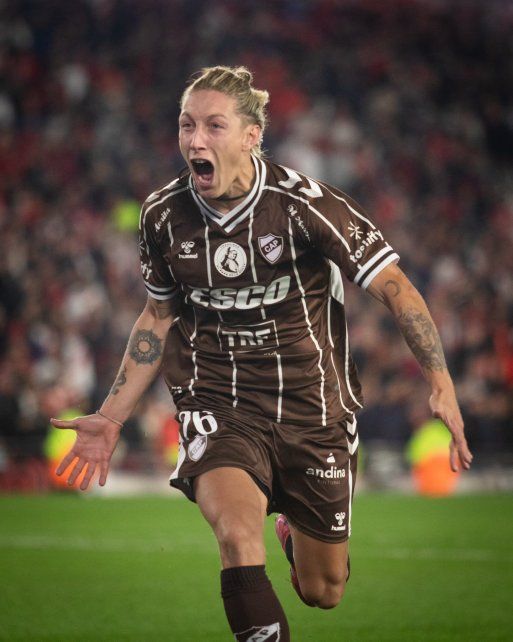 Ignacio Schor celebra con alma y vida la clasificación de Platense.