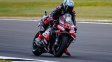 Bezzecchi brilló bajo la lluvia en el MotoGP y se llevó el triunfo en Gran Bretaña