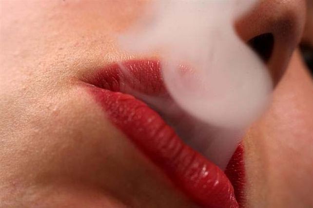 Muchas mujeres no dejan de fumar por miedo a engordar