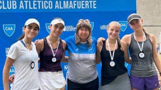 Dobles sub-16: Vélez, Cáceres, Paglietta, Josefina López y Joaquina Zapata.