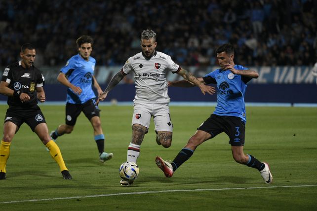 Para el olvido el partido de Benedetto. Falló un penal porque lo pateó muy mal. Luego se fue reemplazado.
