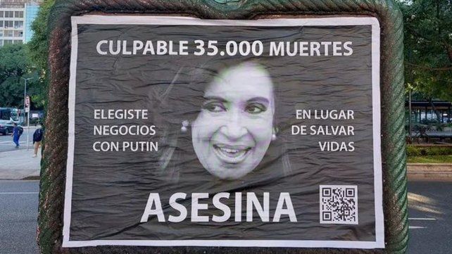 El presidente cuestionó los afiches contra Cristina: Se empeñan en dividirnos