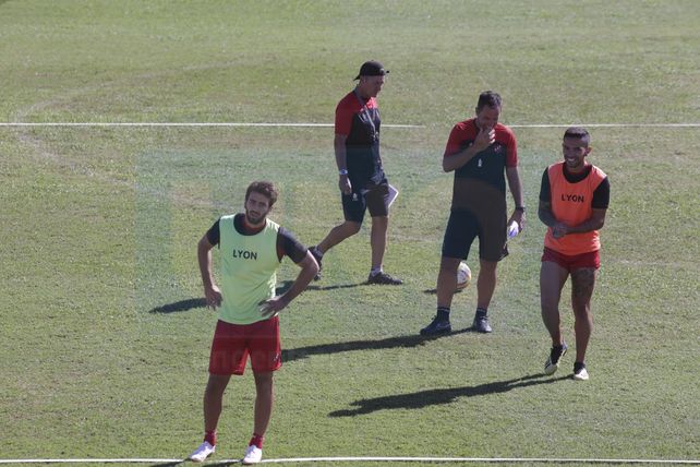 A todo o nada. Ayer el equipo Santo entrenó en el Grella pensando en la verdadera final que tendrá hoy desde las 11 ante su gente y frente a Defensa.
