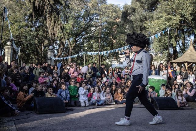 Bajo el lema 300 años