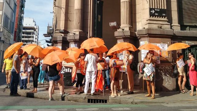 Movida naranja. Los profesionales de la Salud nucleados en Siprus durante una protestas.