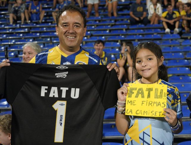La camiseta la tienen, solo quieren la firmita de Fatu Broun.