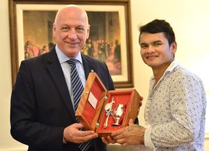 Bonfatti recibió al boxeador santafesino Marcos “Chino” Maidana