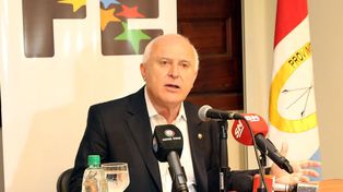 Sol: Lifschitz adelantó que Nación intentará cubrir las vacantes con servicios de Aerolíneas