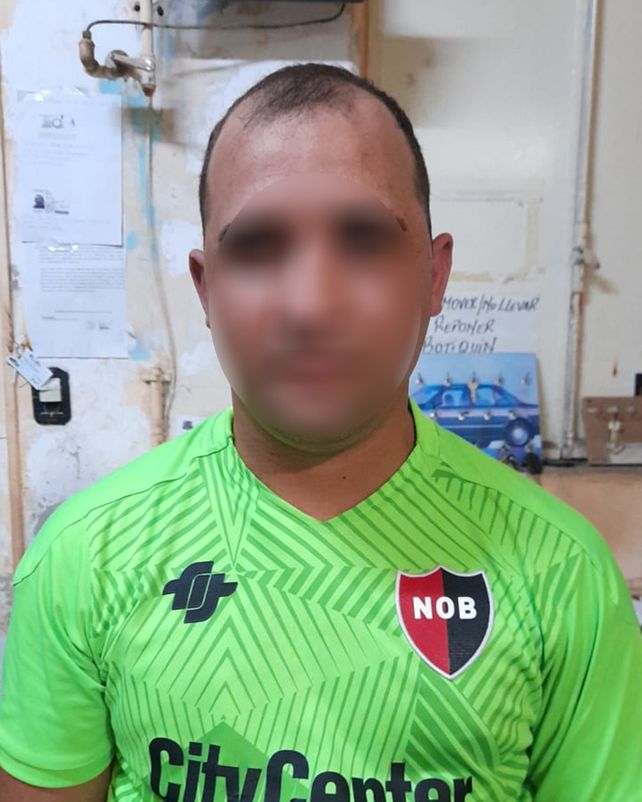 Cristian Tripi al momento de ser capturado en la cancha.