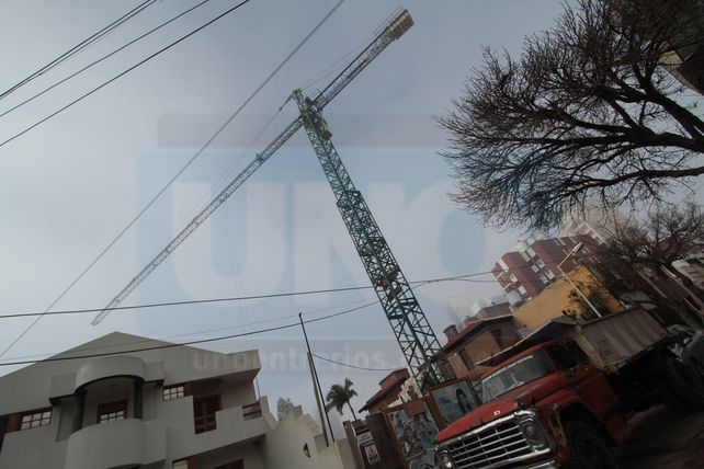 La obra del edificio más alto de Entre Ríos no se detuvo, a pesar de un fallo judicial adverso