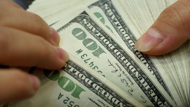 La AFIP habilitó el trámite para la devolución de retenciones de compras con dólares del 2015.